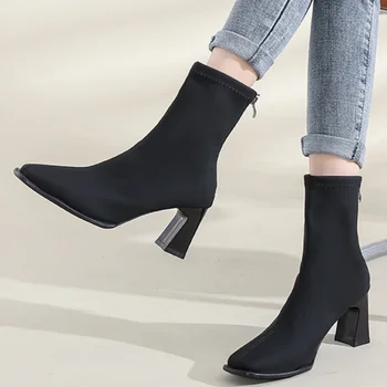 Женская обувь в продаже 2023 г., высококачественные женские ботинки на молнии, осенние однотонные модные ботинки с квадратным носком и коротким бочком на высоком каблуке.