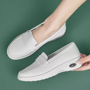 Белая обувь для медсестер, женская мягкая и удобная рабочая обувь, легкие мокасины без застежки, нескользящая женская обувь с мелким носком.